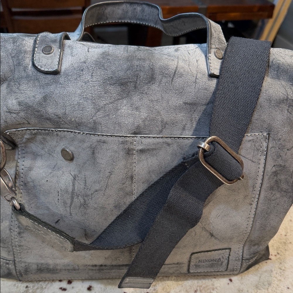 Nixon Calle Messenger Bag II 100% US Hide Leather Messenger Bag NWOT - Picture 3 of 11